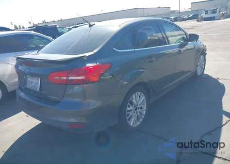 2018 Ford Focus Titanium z USA, uszkodzony, nr VIN 1FADP3J25JL332052
